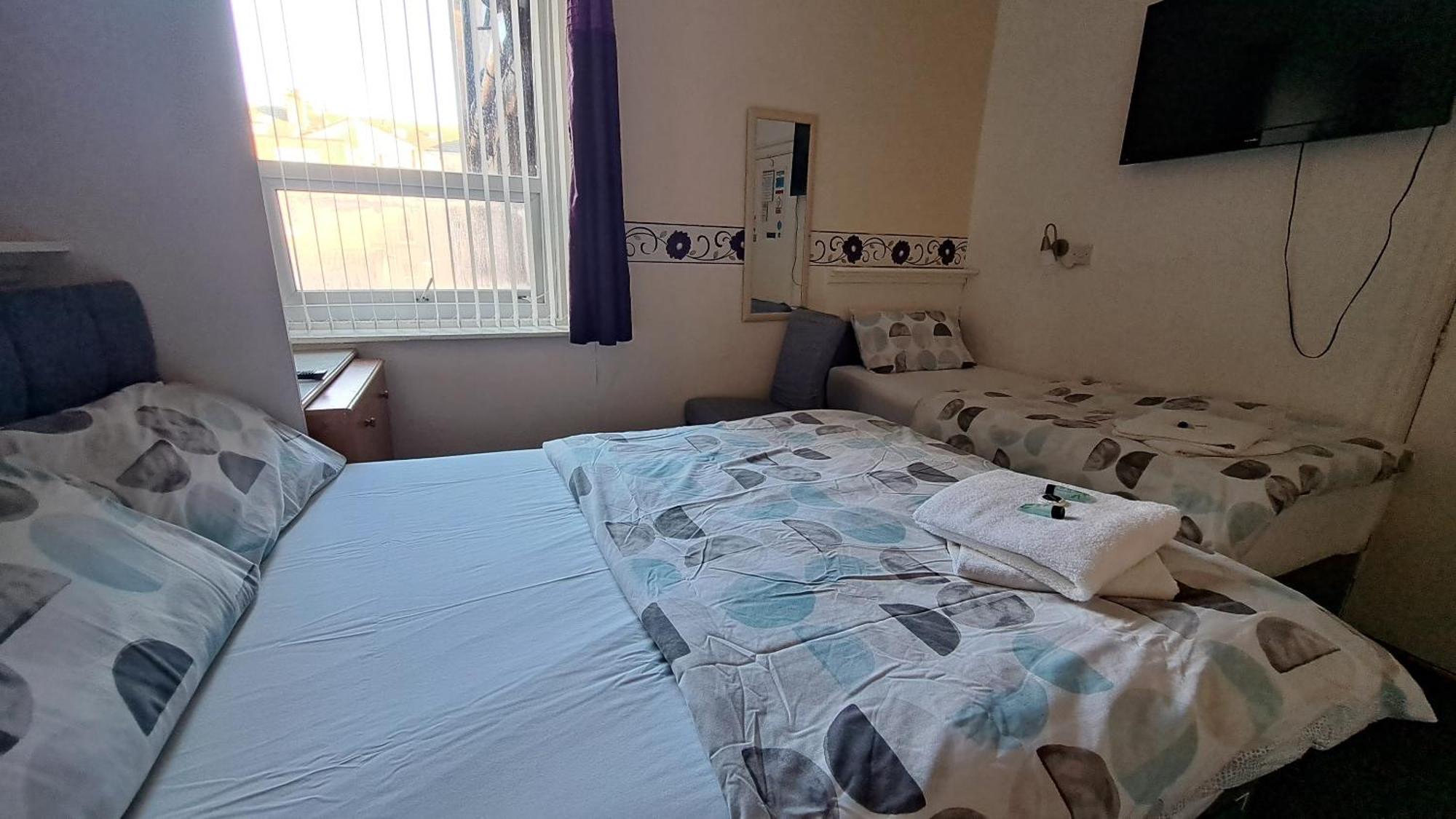 Fern Villa Hotel - Albert Road Blackpool Room photo